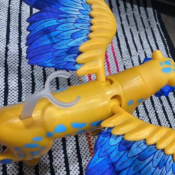 Disney Elena of Avalor SKYLAR Toy - Wings Flap Blue and Yellow Cat Leopard - Picture 8 of 14